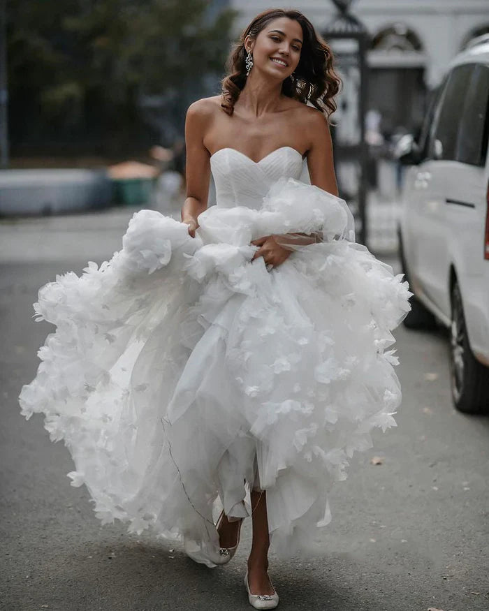 Vestido de novia floral de tul sin mangas con escote en forma de A y escote en forma de corazón